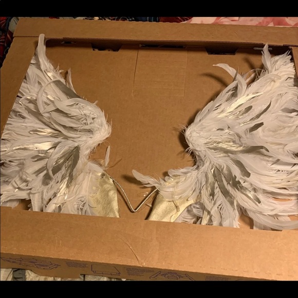 Victoria secret store display angel wings - Picture 5 of 5